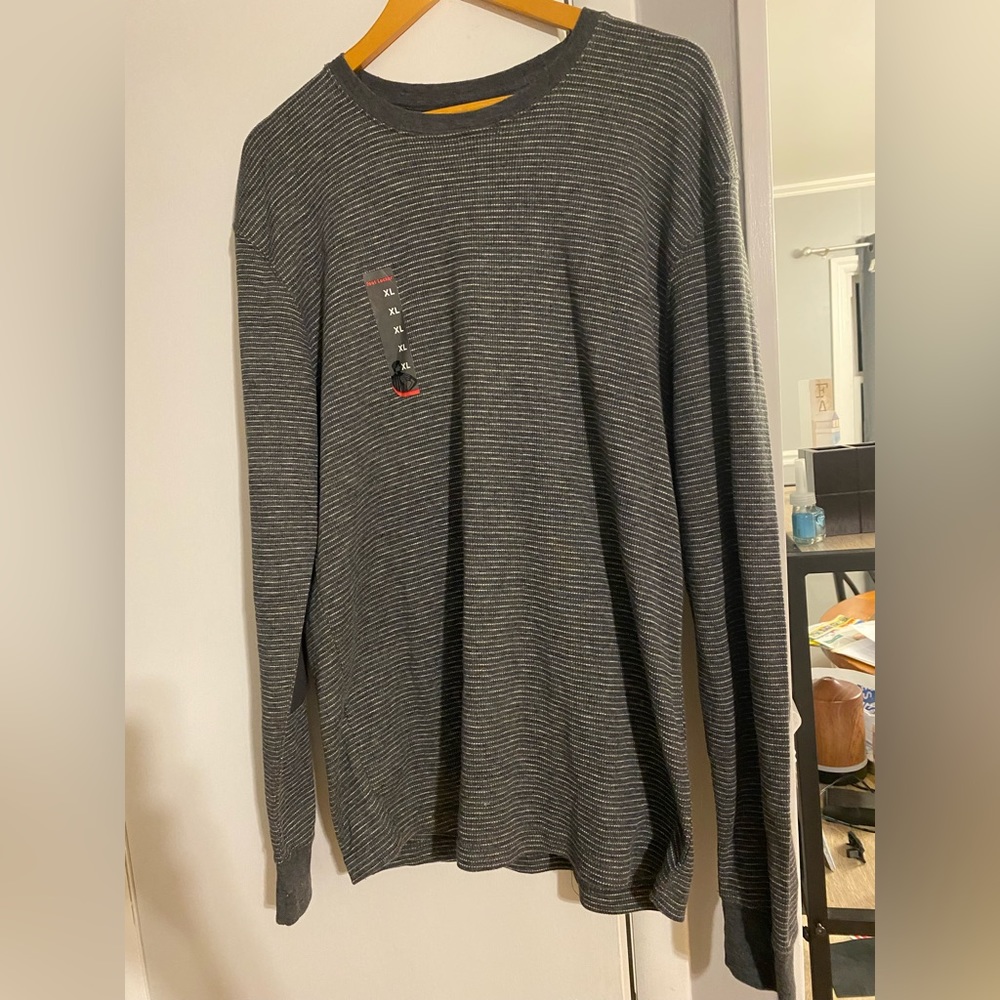 Mens XL Footlocker brand long sleeve shirt NWT thermal